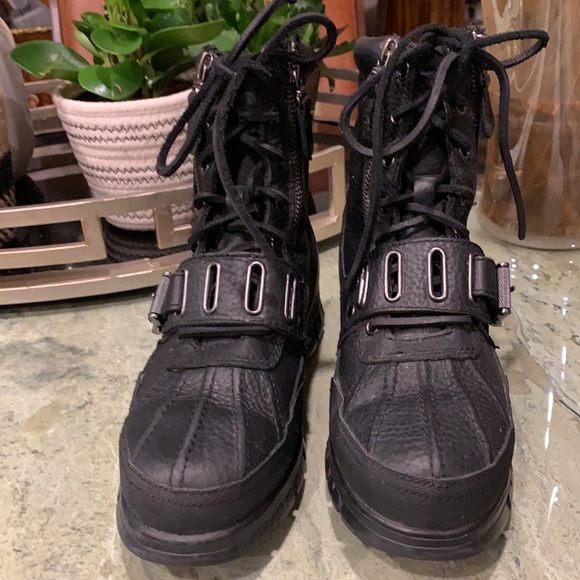 RALPH LAUREN  QUANITA BLACK LEATHER BOOTS, SIZE 7.5 B - Picture 2 of 15